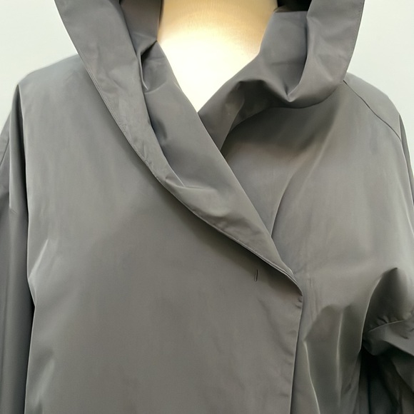 Kit and Ace - Feather Light Hooded Jacket- NWT - Picture 2 of 12